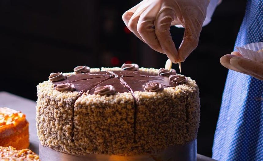 کیک شکلاتی فنسی