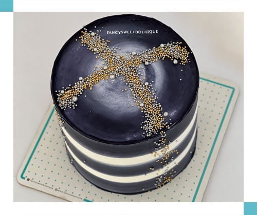 سفید . سرمه ای ( مطابق عکس ) 