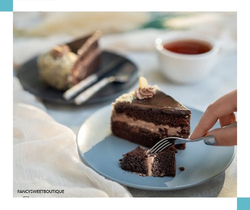 کیک شکلاتی با خامه