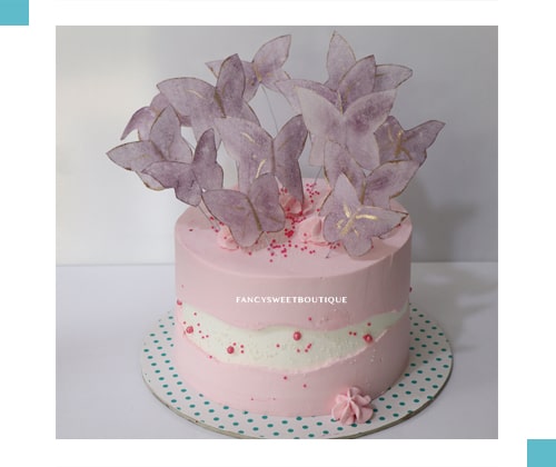 صورتی با پروانه بنفش