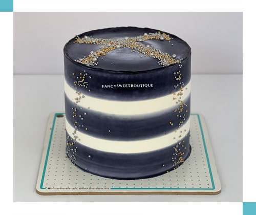 سفید . سرمه ای ( مطابق عکس ) 